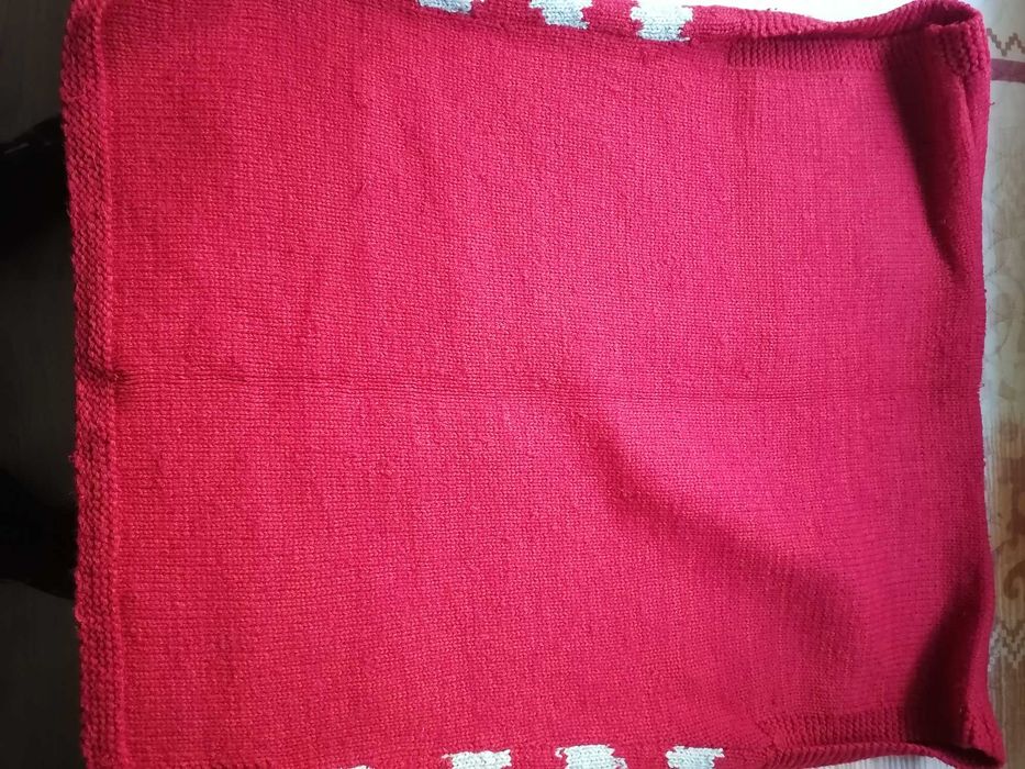 Дамски плетен елек червен