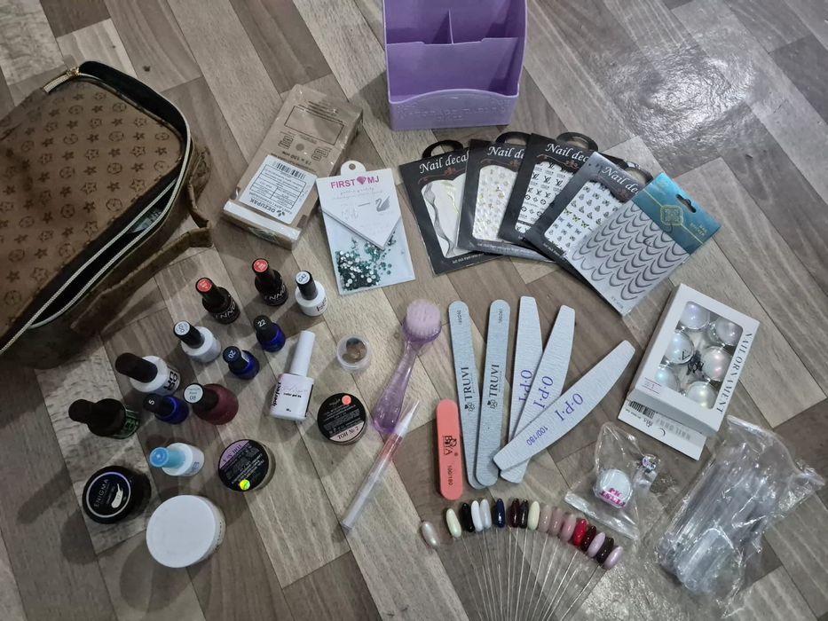 Маникюр заттары сатылады