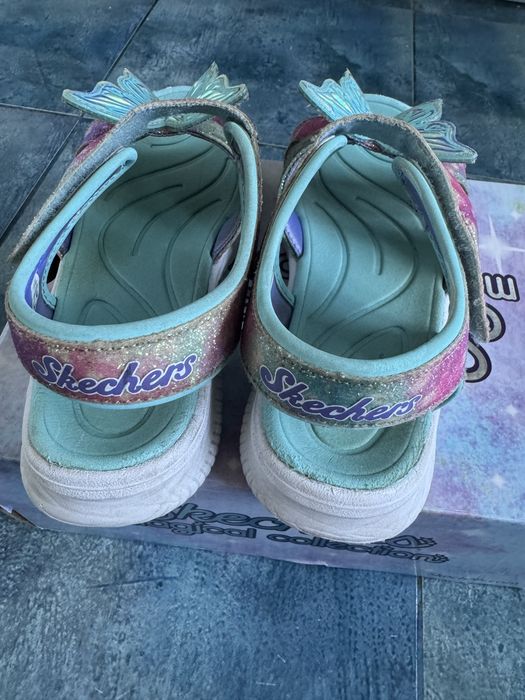 Светещи сандали Skechers