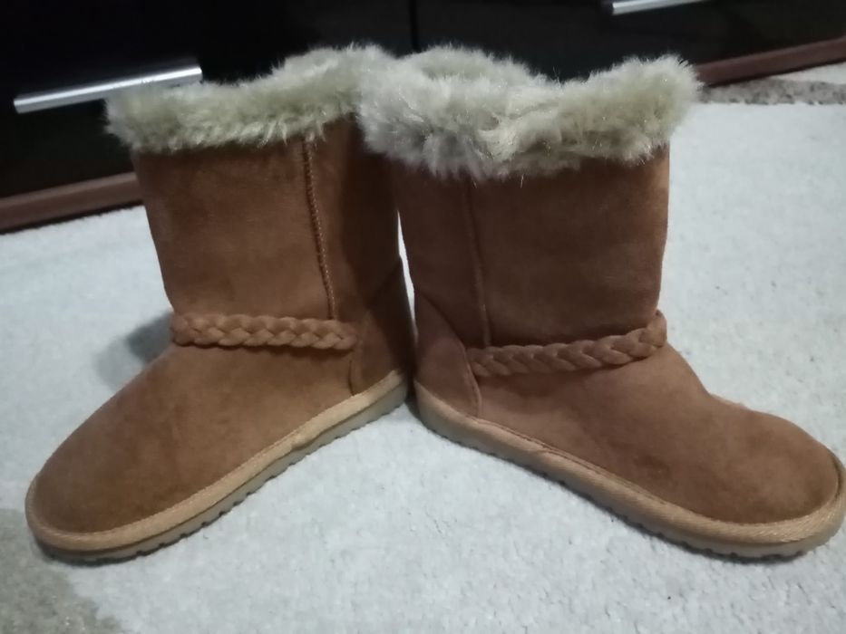 Пухкави детски ботушки