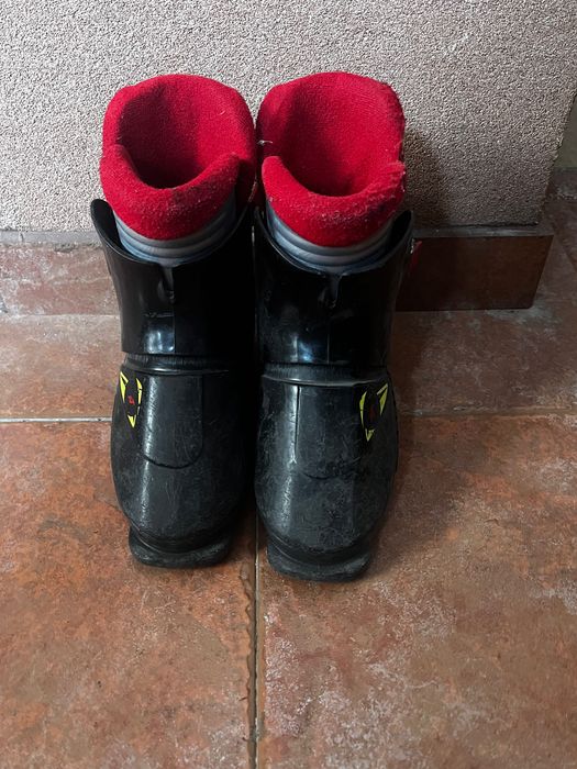 Продавам употребявани ски и ски обувки