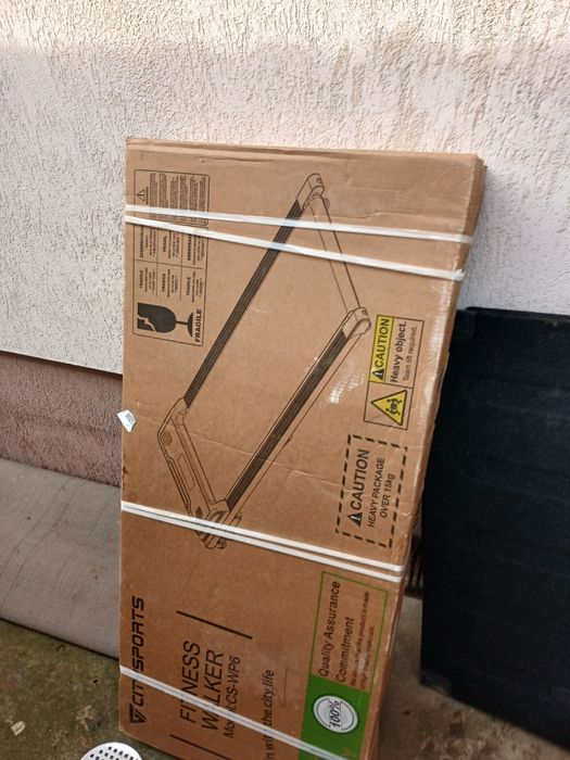 Banda de alergare din imagine este un CITYSPORTS Fitness Walker, model