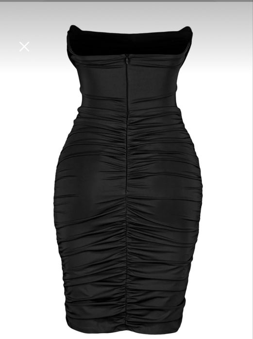 Елегантна черна рокля за повод