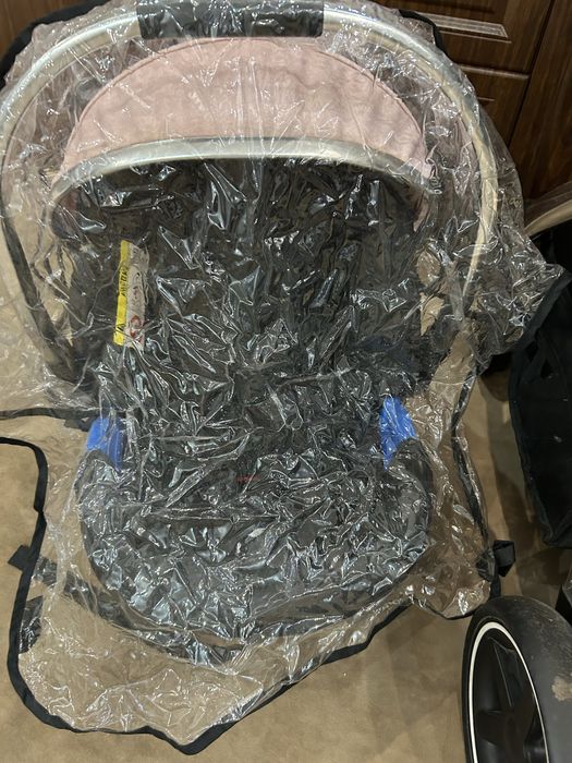 Продается б/у коляска есть небольшой торг.