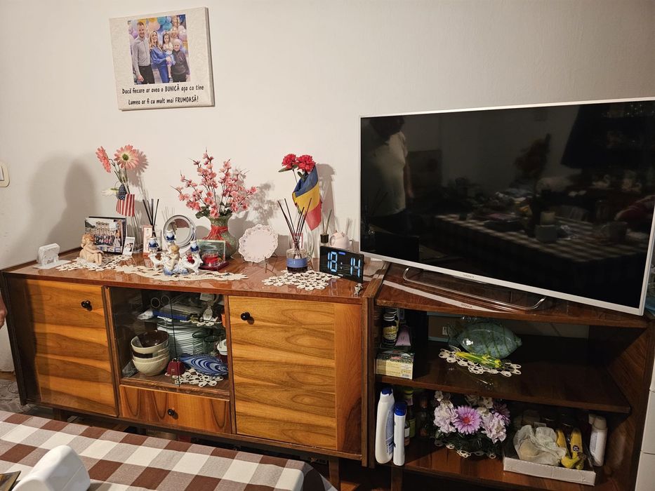 Mobila lemn masiv stare impecabila ca si noua