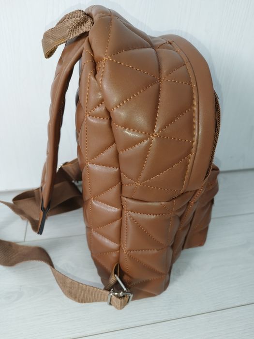 Дамска кафява раница