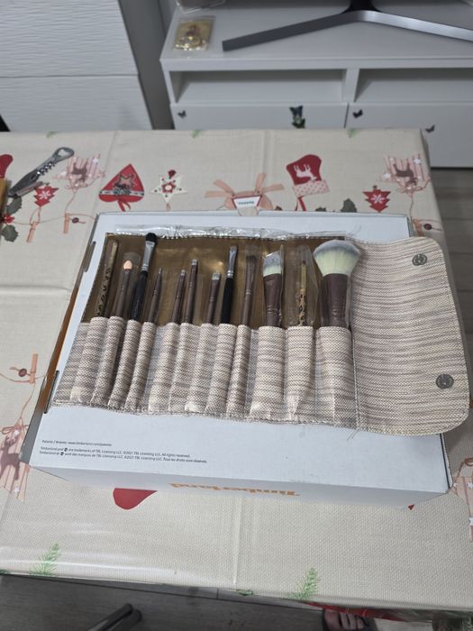 Set pensule machiaj nou