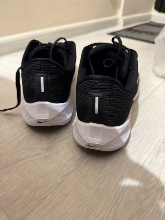 Продам кроссовки nike