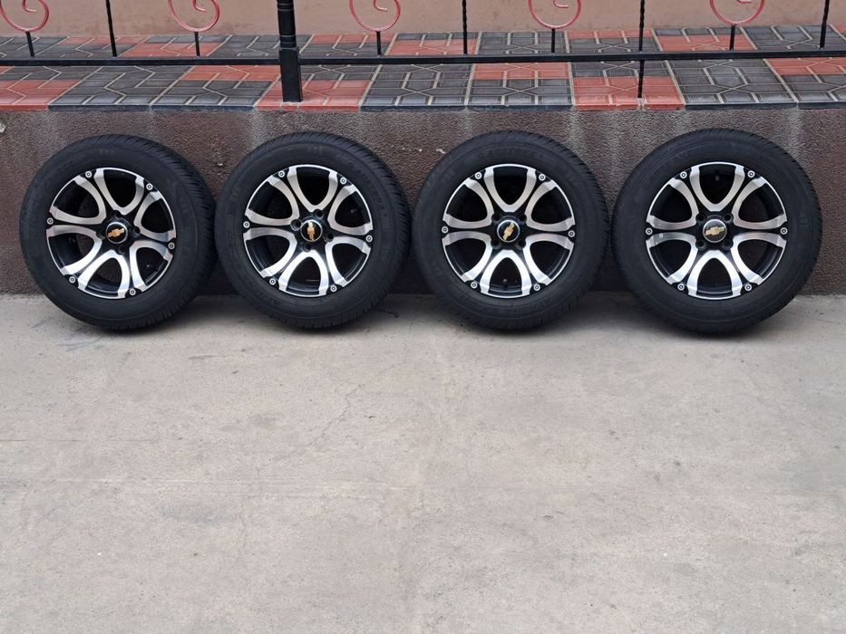 Продаются легкосплавные диски с баллонами r 13!