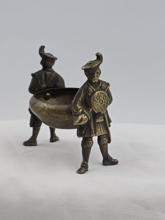 Statueta bronz, scrumiera