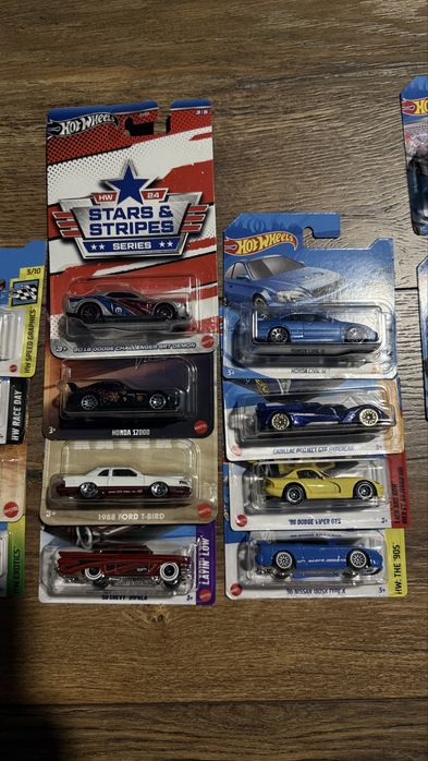 Hot Wheels колички - нови, запечатани