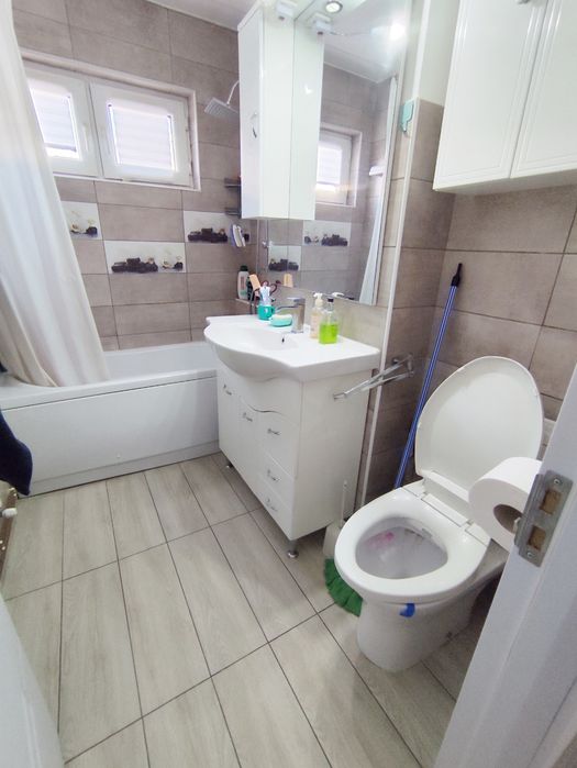 Inchiriez ap 2 camere craiova, etj 1 zona garii