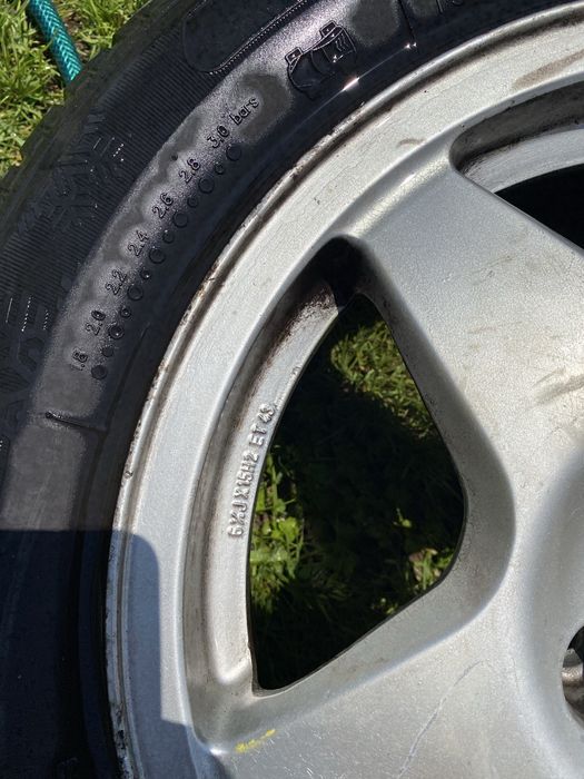 Vand jante plus anvelope iarna pe 15 au fost folosite pe Polo