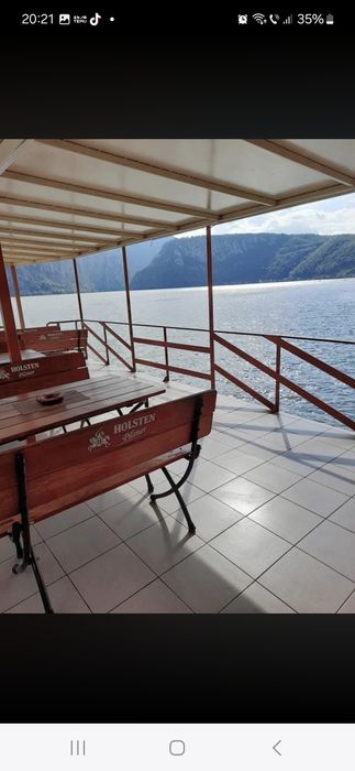 Vand hotel plutitor cu 10 camere