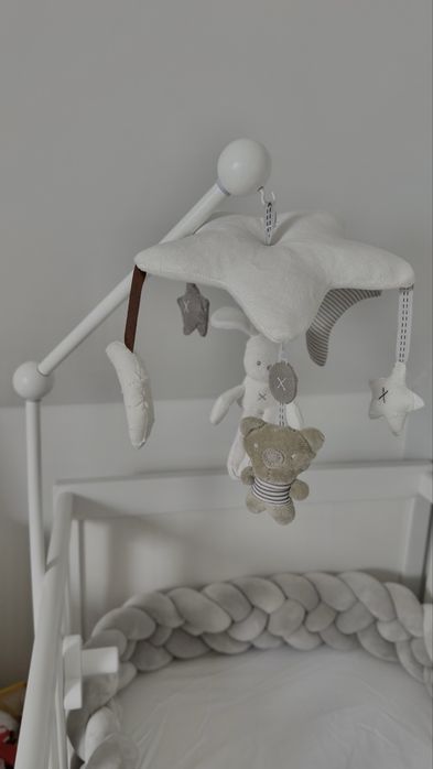 Музикална бебешка въртележка