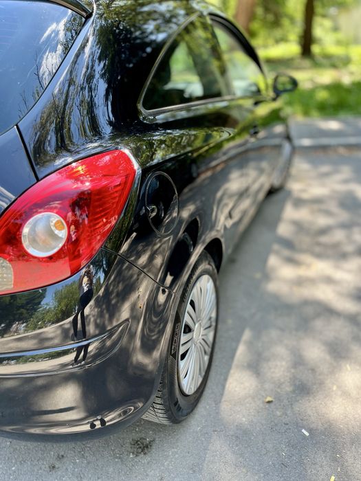 Opel Corsa D 2007 година 1.4 бензин