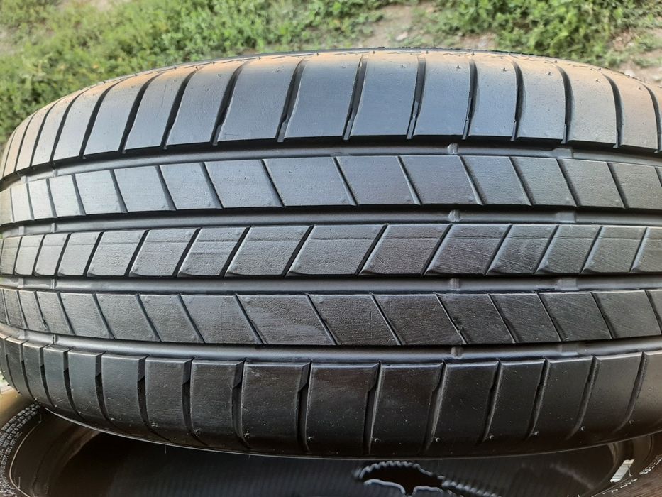 Продам шины 215/55/17 бриджистон