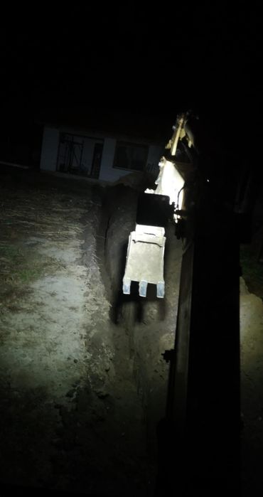 Execut lucrări cu mini-excavator și basculantă