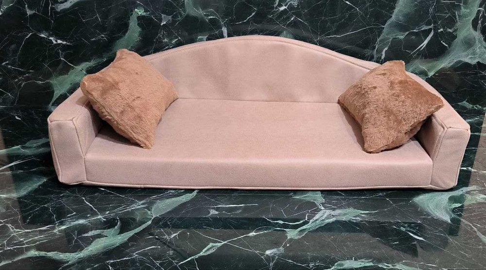 Лежанка диванчик для собачек и кошек .