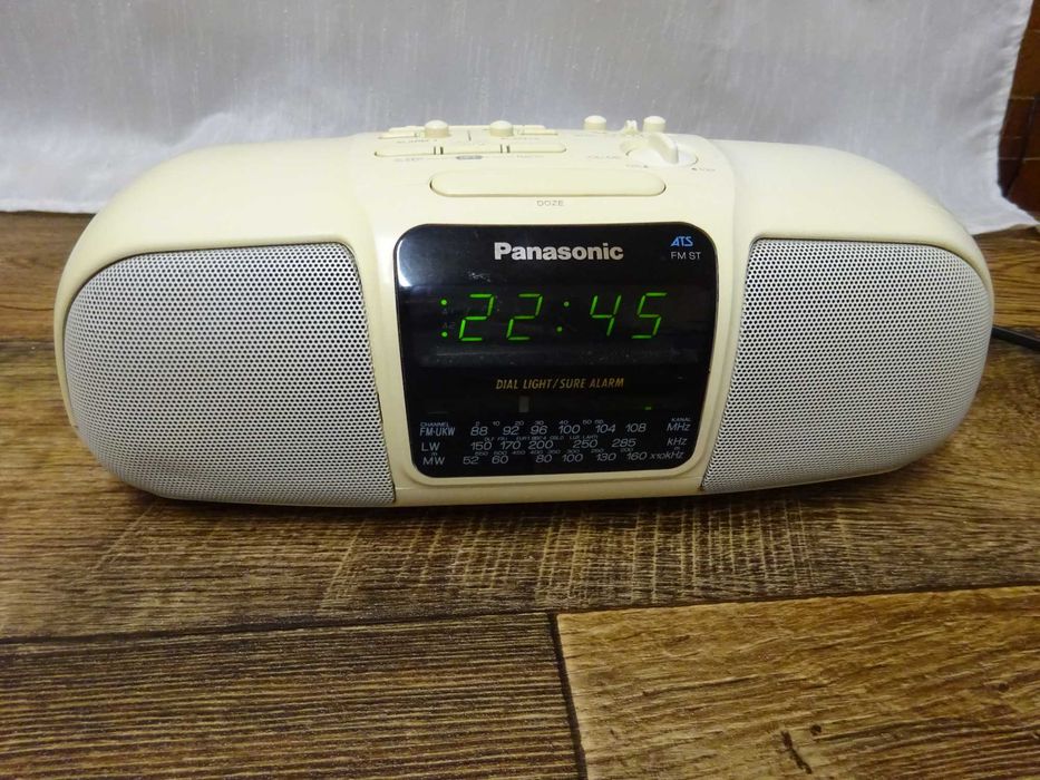 Aparat radio cu ceas retro Panasonic RC-X230