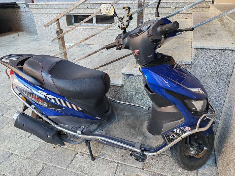 Skuter sotiladi 125 kubli rasxodi 3litr yurgani 10mingla atrofi