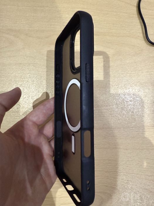 Продам чехол на iPhone 16 Pro Max