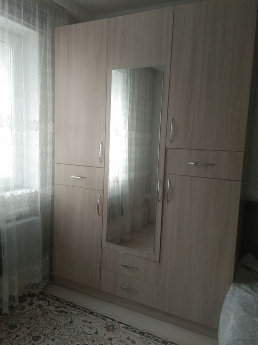 Шкаф с зеркалом в отличном состоянии