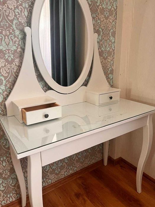 Туалетный столик (икеа)