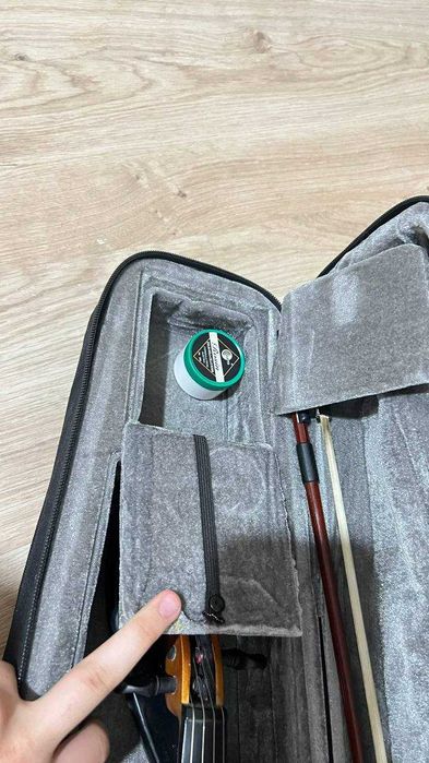 Продается скрипка 4/4 + Подставка для нот (пюпитр).