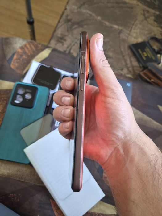 Продавам Relmi Gt7 Pro във добро съснояние като нов 12 GB Ram 512 свободна памет
