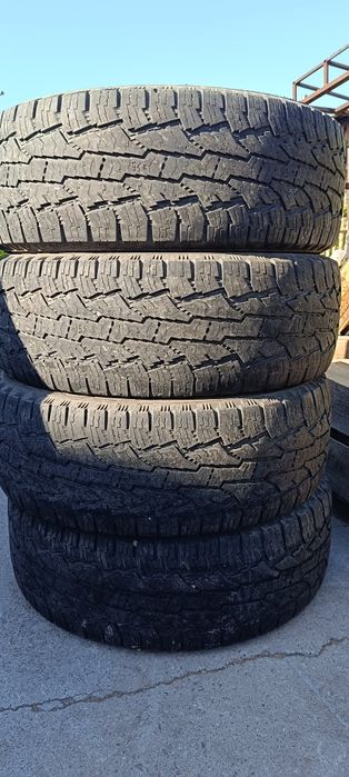 Продам резину на джип nokian