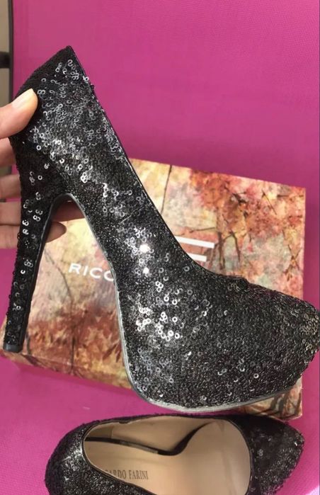 Черни, дамски обувки на ток, Пайета. Стилни, бални токчета с пайети