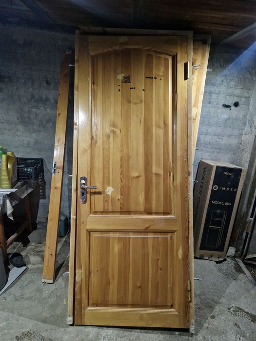 Ёгочдан эшиклар сотилади