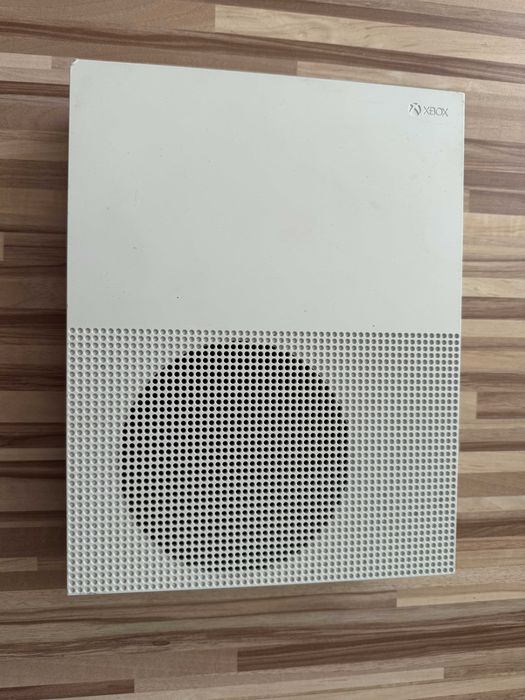 Xbox One S 1TB без контролер