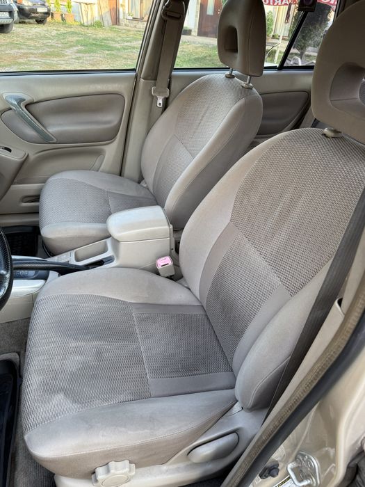 Toyota RAV4 2.4 бензин, автоматик, 4x4, 160 к.с. – 2004 г.
