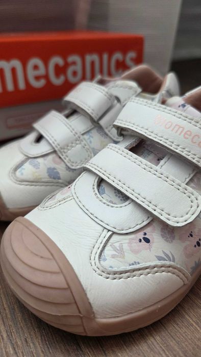 Pantofi piele Biomecanics 24