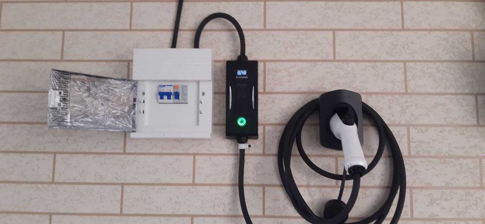 Установка чарджер зарядка на электромобиль