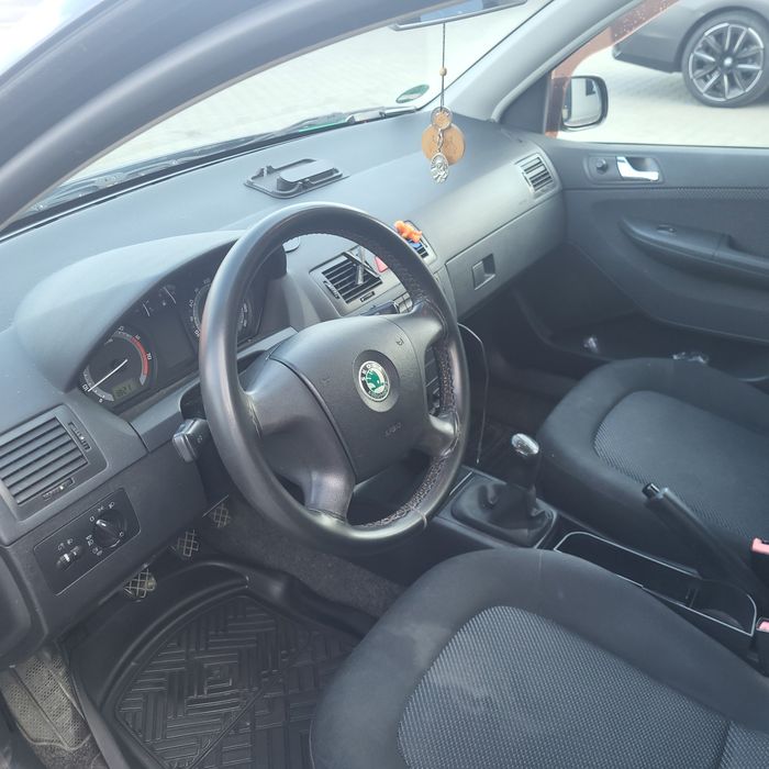 Vând Skoda Fabia