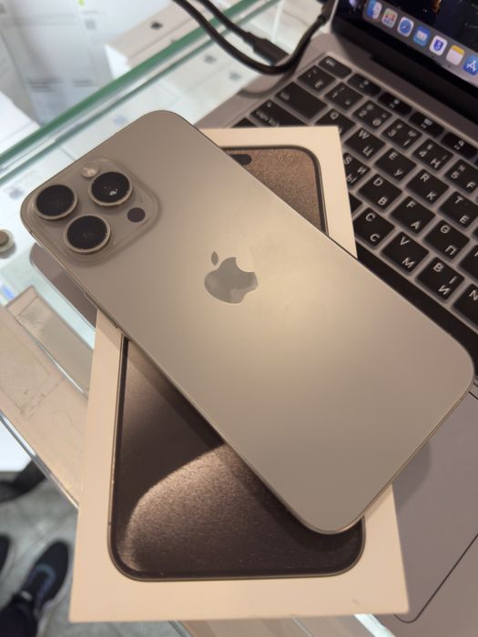 iPhone 15 pro Max 256 Titan
