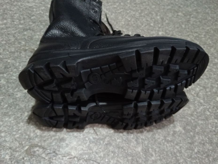 Продаю берцы натуральные кожы