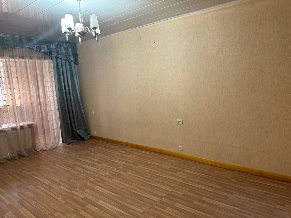 3 хонали уй сотилади 2-кават  Манзил мустакиллик кучаси(Ески мелодия)