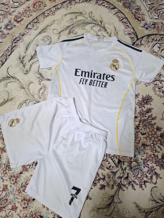 Продам  костюм новый