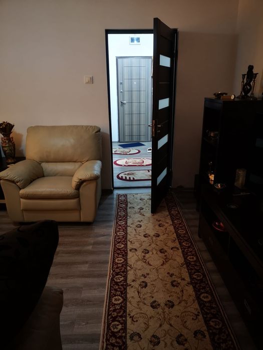 De inchiriat Apartment 3 Camere Central parter/4 Piata/Centru