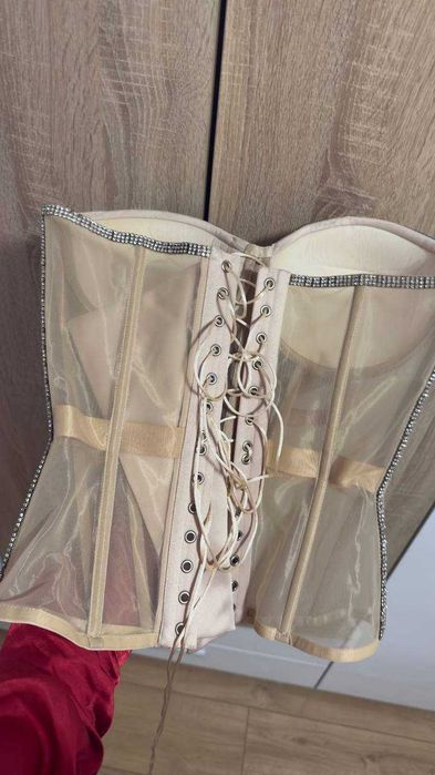 Луксозен корсет от украинска дизайнер, разшит с камъни, чашка D