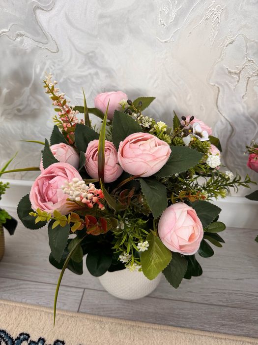 Dekorativniy gullar sotiladi