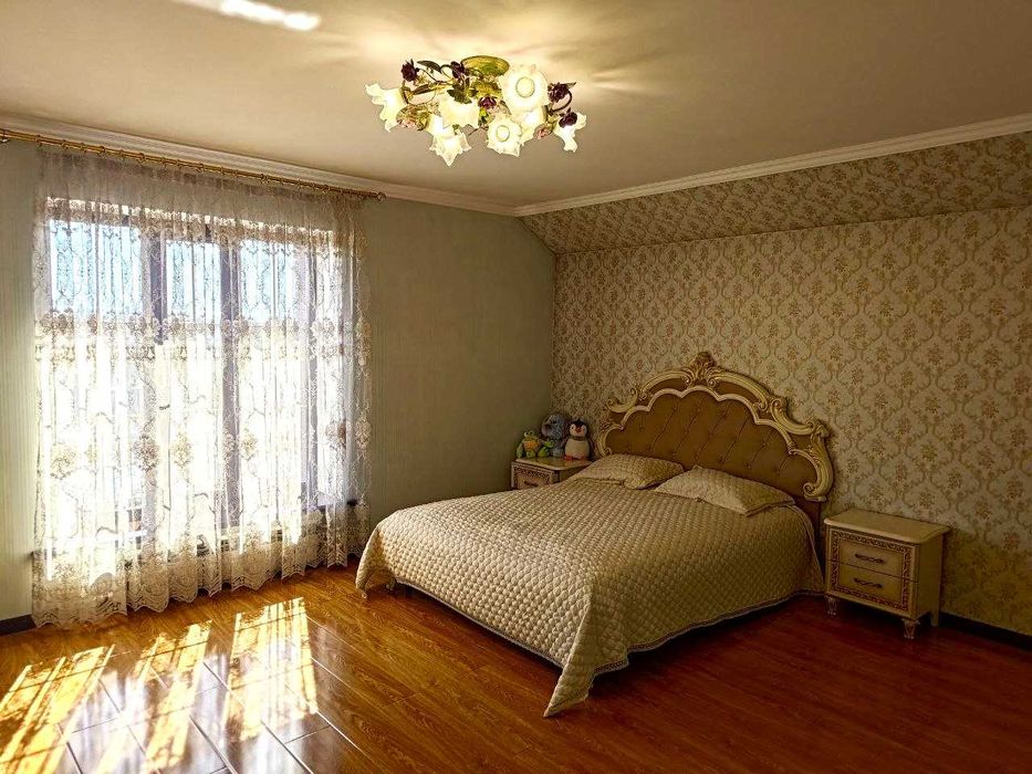 ,,,  Продам 6-ти комнатный ДОМ в ГОРОДЕ