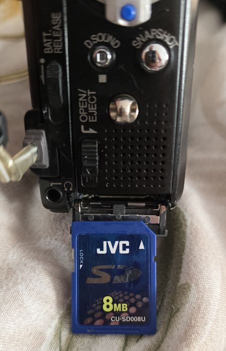 Camera video cu caseta miniDV JVC GR-DVP9E + placa de captura