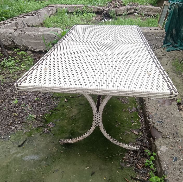 Садовый стол и 6 стульев