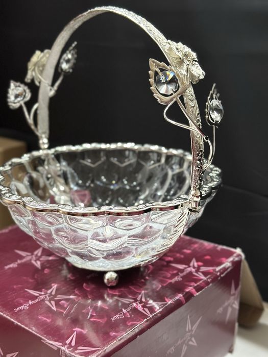 Фруктовница и конфетница