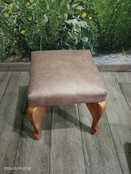 Продам четыре пуфика